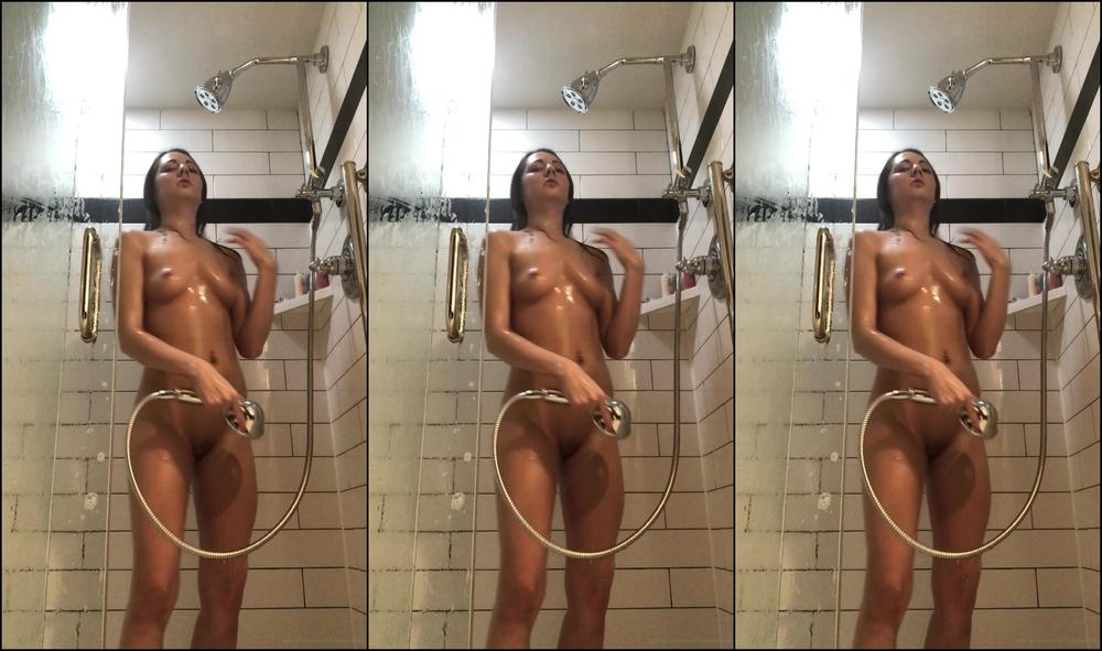 Lilyadamsxo Shower Time