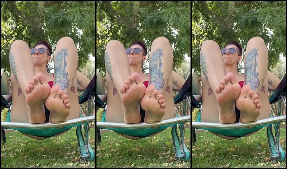 Solesmad Fetish Queen Aka Solesmadvip Onlyfans A Week Already With A Heat Wave Impossible To Be At Home And The Whole House In The Dark Luck