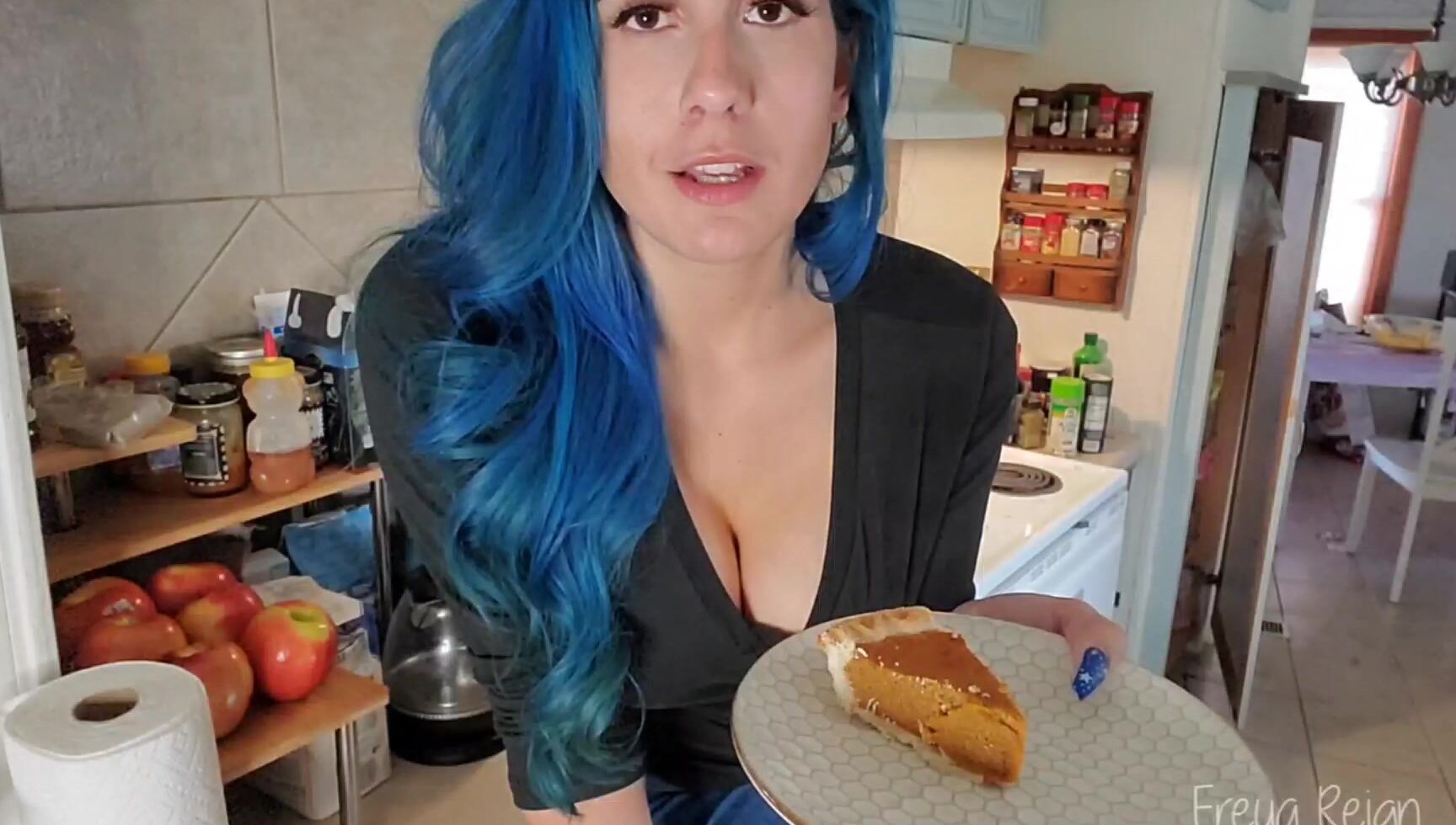 "Freya Reign" bratgirls, cei, femdom, gfe, joi, sfw You Really Want The Pie manyvids