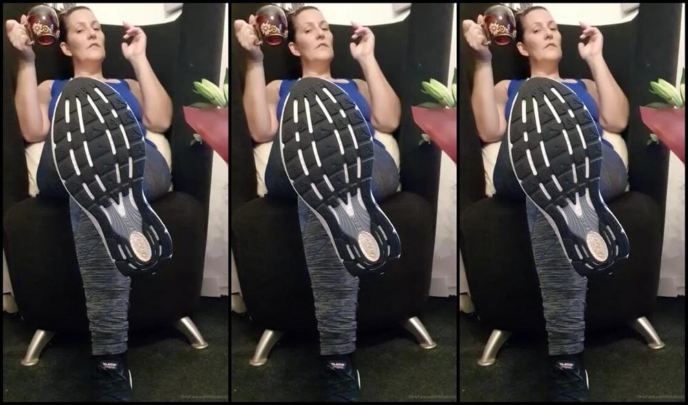 Miss B Nicknamed Missb52S Onlyfans 02 15 2020 Good Morning Lazy Cunts