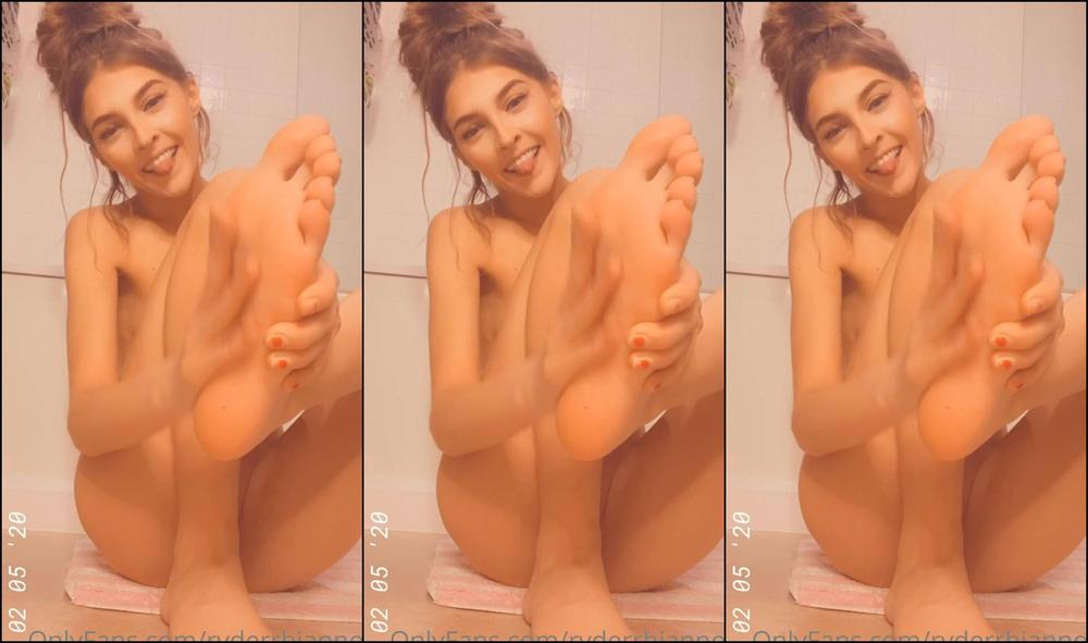 Rhiannonryder Who Likes Feet And Pussy