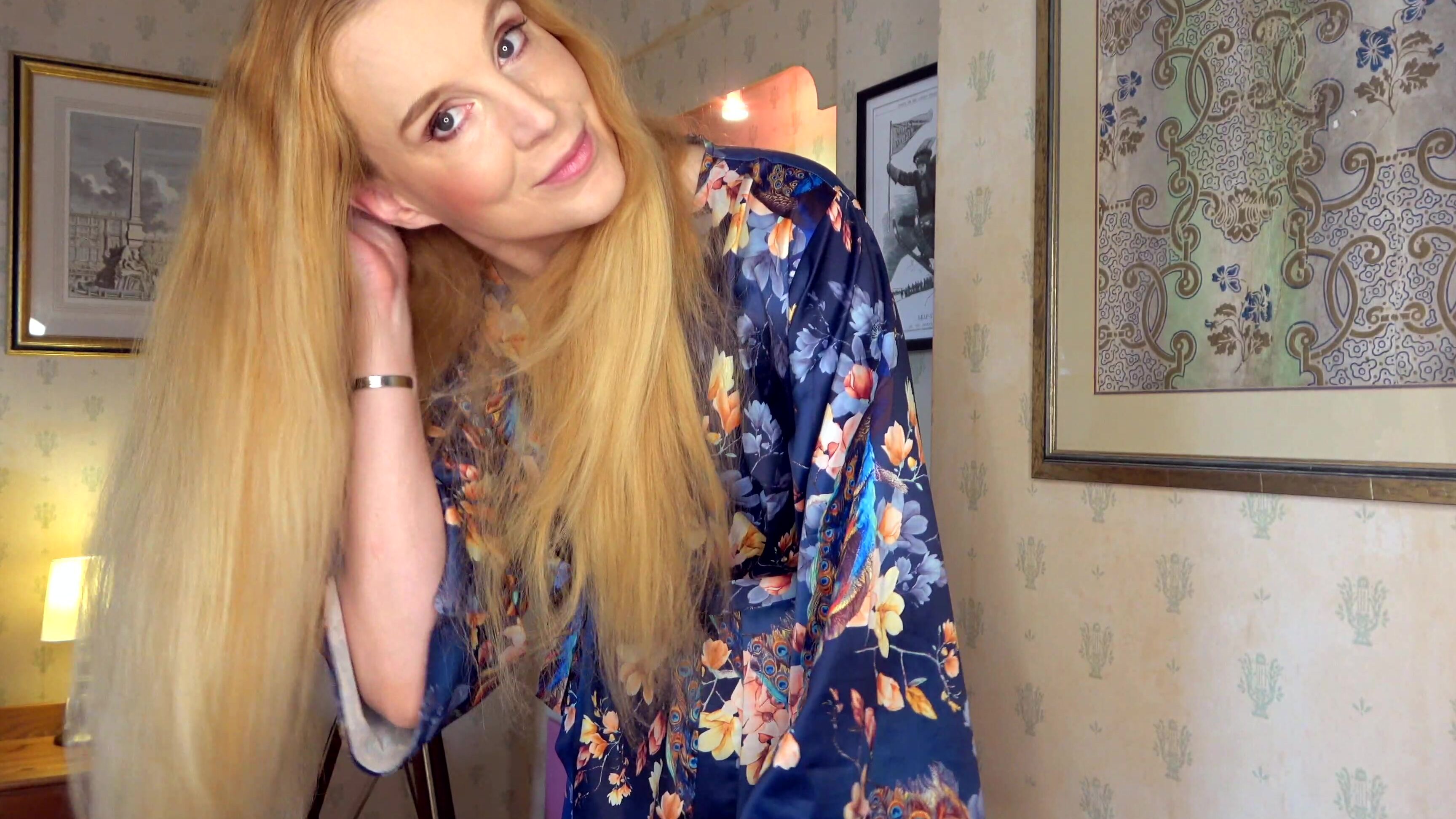 Ariel Anderssen_A-Silver-Backed-Hairbrush