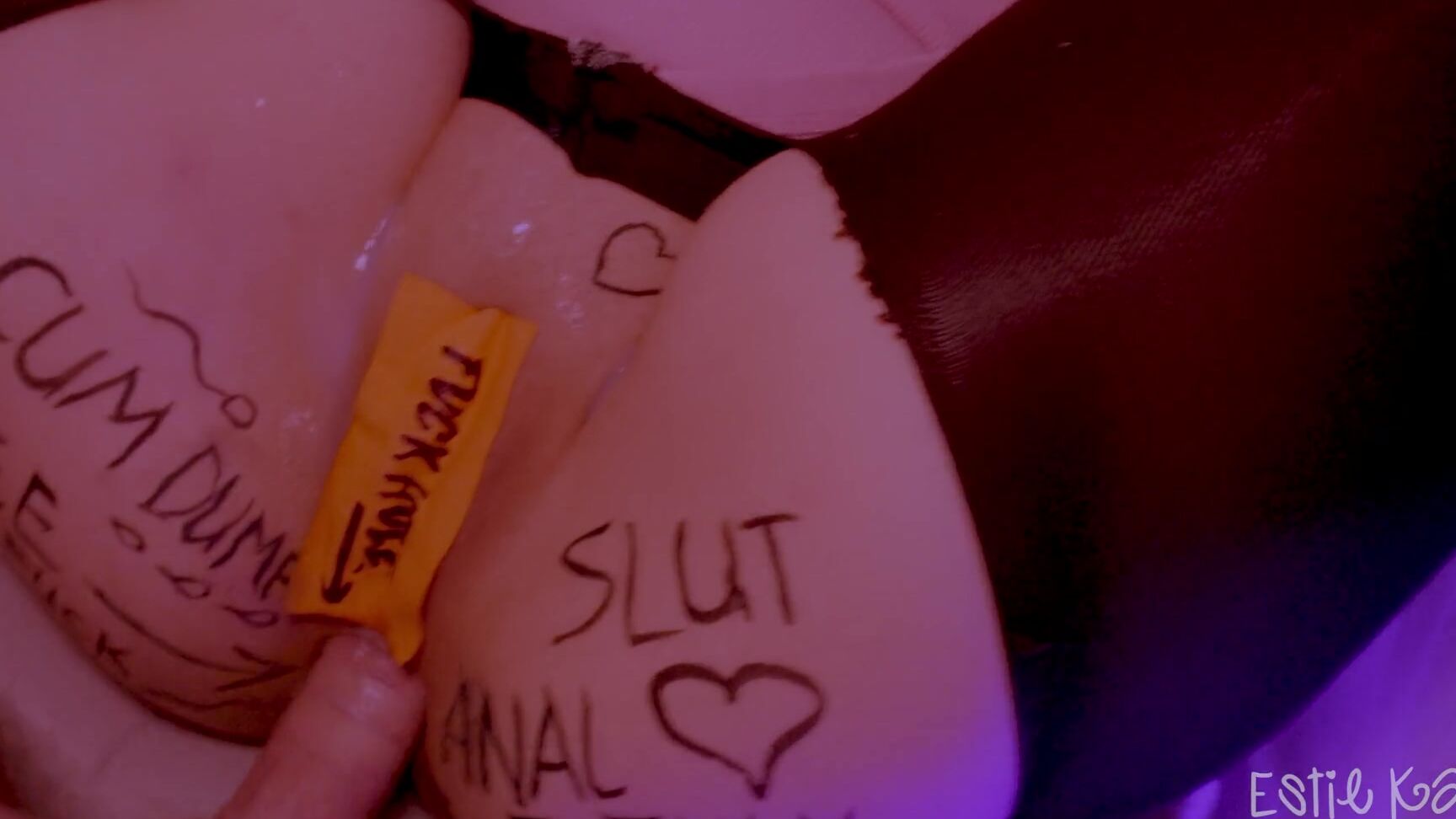 EstieKay Связанная подруга развлекается после вечеринки. она анальная xhamster