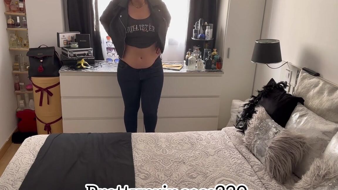 Prettyprincess220 04 18 2024 Onlyfans Video Many Farts Burping And Play Belly In Public In Jeans And Leather Jacket