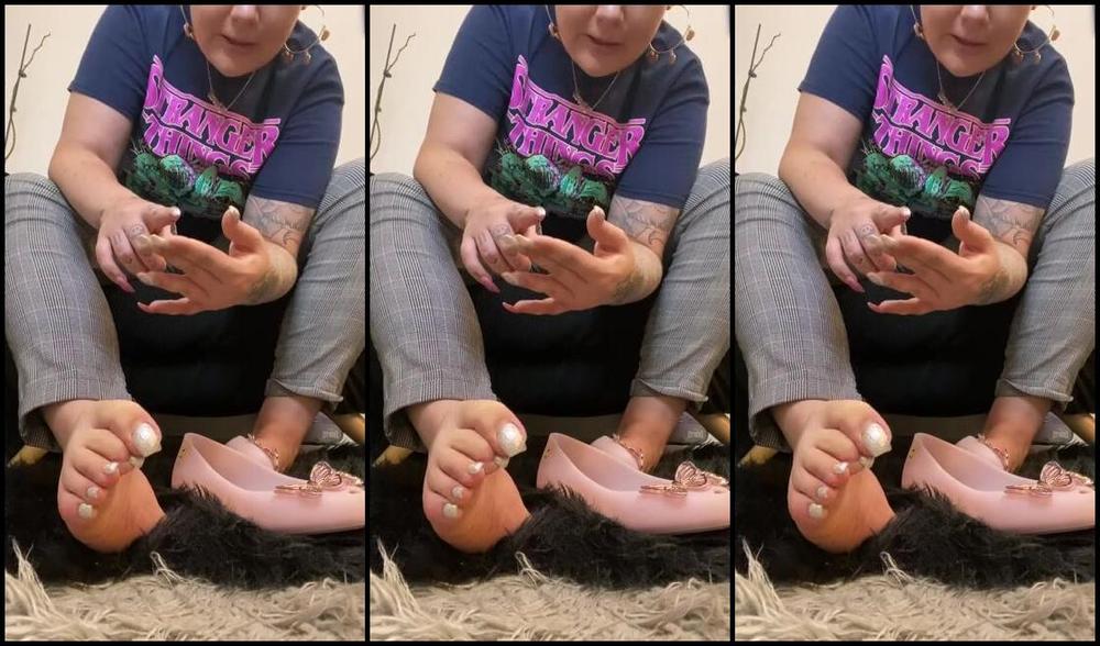 Anushkavelvet Onlyfans Gonna Eat You Giantess Fantasy With Pink Sweaty Flat Pumps One Day A Tiny Got Trapped In My Work