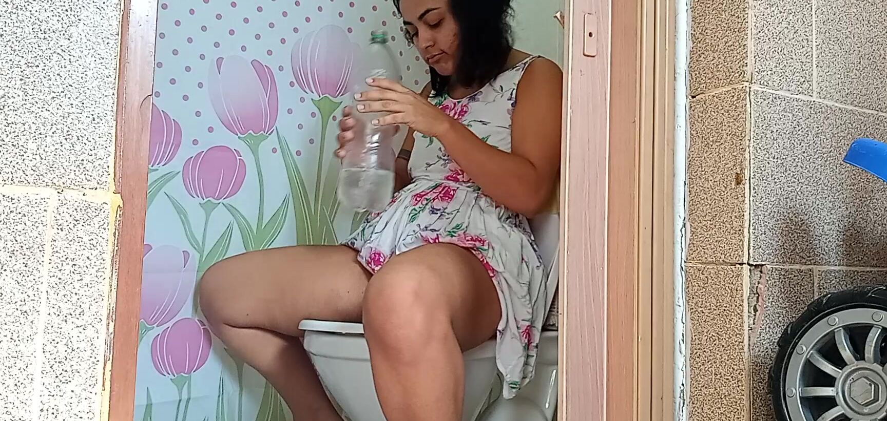 Latinamarne Dr Nking A Lot Of Water And Burping