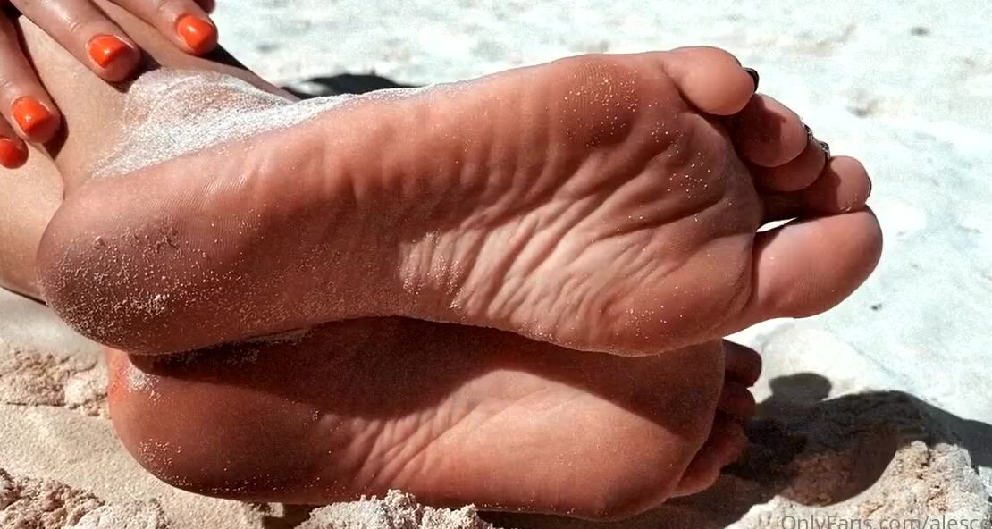 Goddess Alessa Nicknamed Alescoulier Onlyfans Torturing Men At The Beach Like