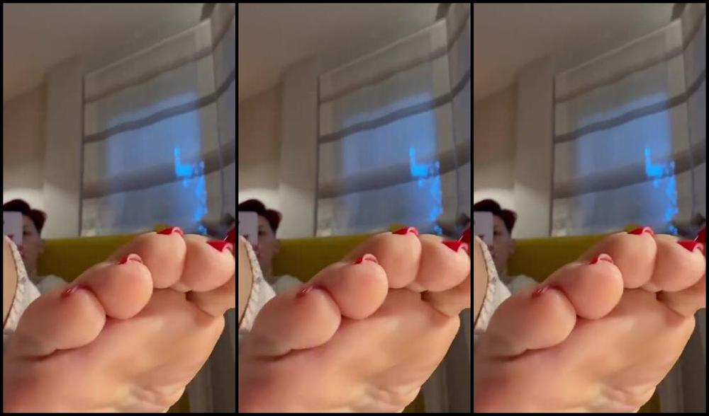 Solesmad Fetish Queen Nicknamed Solesmadvip 12 14 2024 Onlyfans Video You Drooling While Looking At My Perfect Soles Im Ignoring You While I Study English