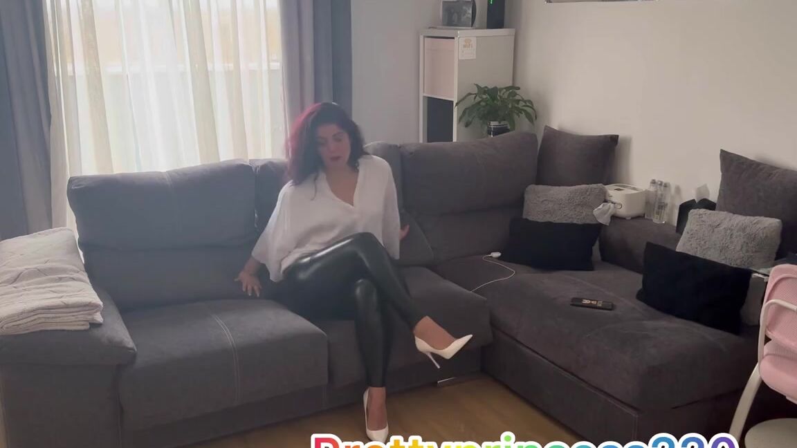 Prettyprincess220 02 08 2024 Onlyfans Video Sexy Farts In Latex Pants