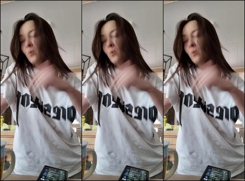 Theotherwoman Morning Face Strugglin To Flash And Coffee Amongst The Barrage Of People Walking Around My