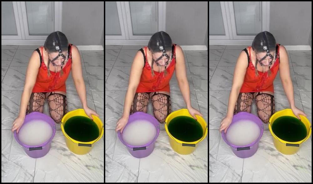 Bsmessybakery Nicknamed Bsmessybakery Onlyfans Dressed In An Orange Summer Dress With An All In One Fishnet Body Suit