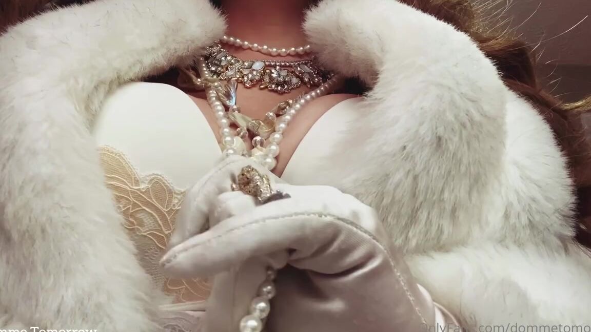 Ms Tomorrow Nicknamed Dommetomorrow Onlyfans Merry Christmas Eve Heres An Early Present