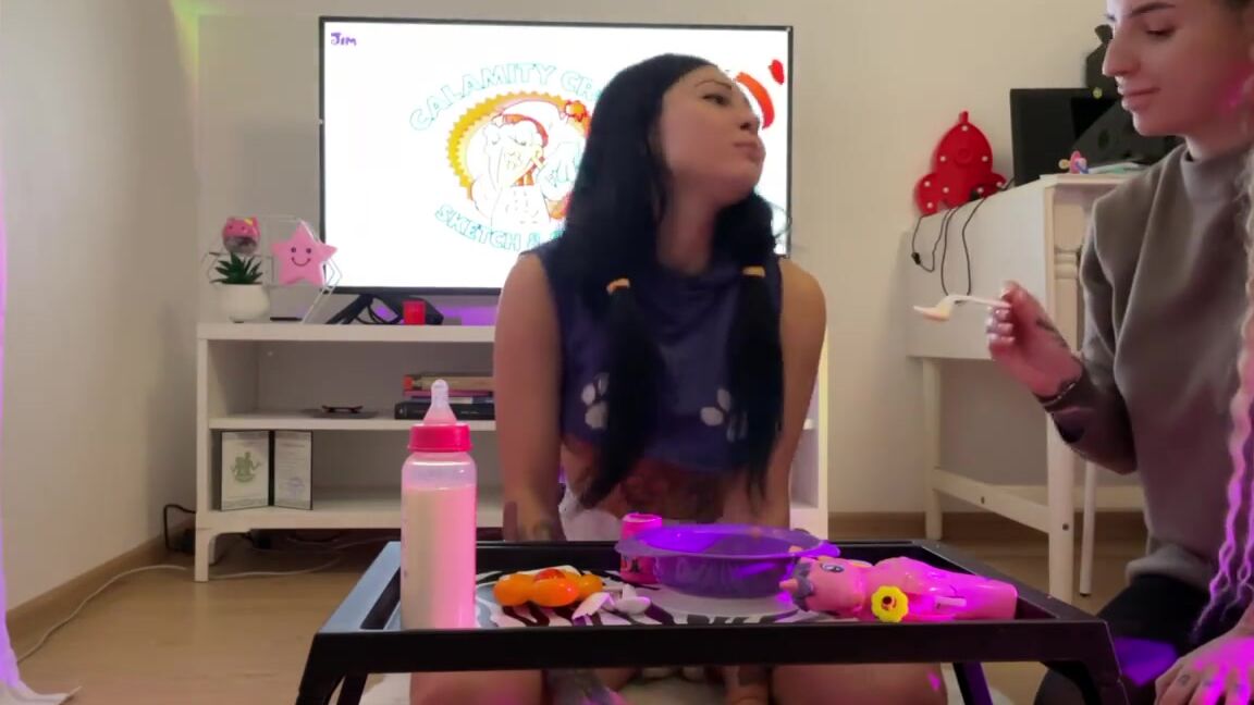 Adult Babies, Diaper, Diaper Fetish, Eating, Mommy Roleplay mommy-feeds-a-good-diapered-girl ManyVids