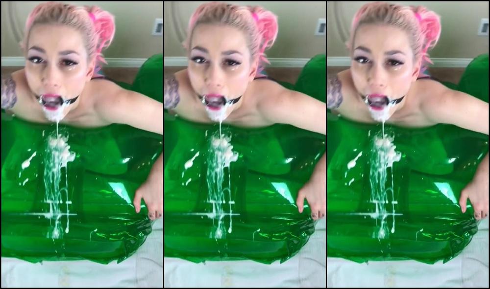 daizhamorgann-21-05-2018-9696892-fill-my-mouth-with-whipped-cream-face-fuck-me-on-my-gummy-bear-chair-p