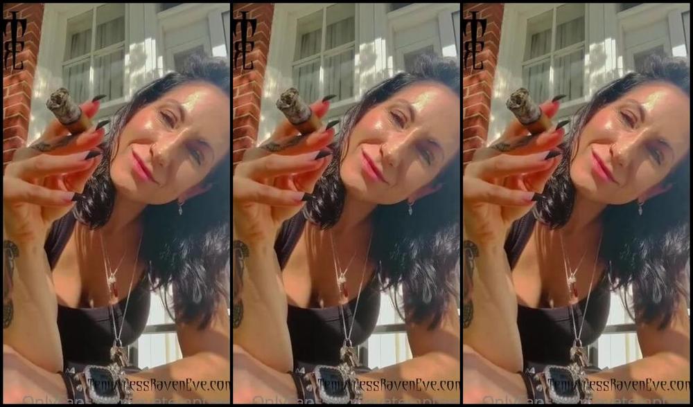 Temptress Raven Eve Aka Evetemptress Onlyfans Cigar Spit Repeat