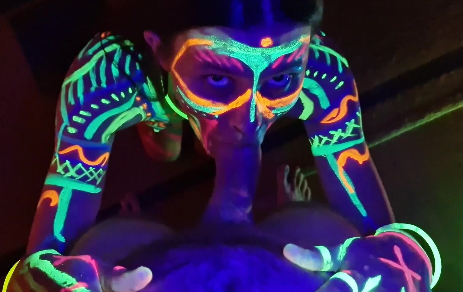 Fucked The Wild Slim Girl In The Uv Light