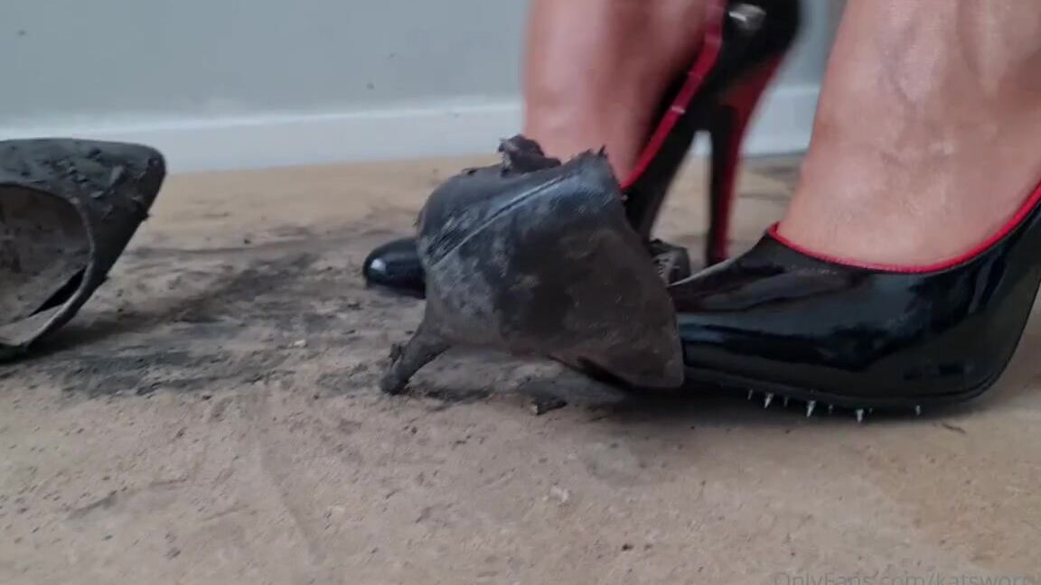 Kats Worn Heels Nicknamed Katswornheels Onlyfans Following On From Yesterdays Destruction Of The Faith Heels I Now Switch To A Pair2