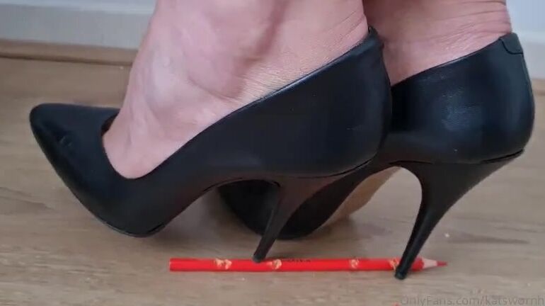 Kats Worn Heels Nicknamed Katswornheels Onlyfans 9 Minutes Of Crushing Pencils Under Different Heels I Start With Chunky Boots To Begin With