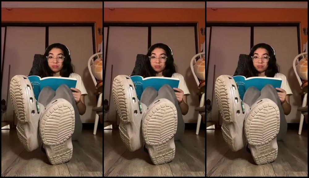 Mercurysoles Onlyfans I Caught You Staring At My Feet In Class Now I M Gonna Make You Cum To Them Haha