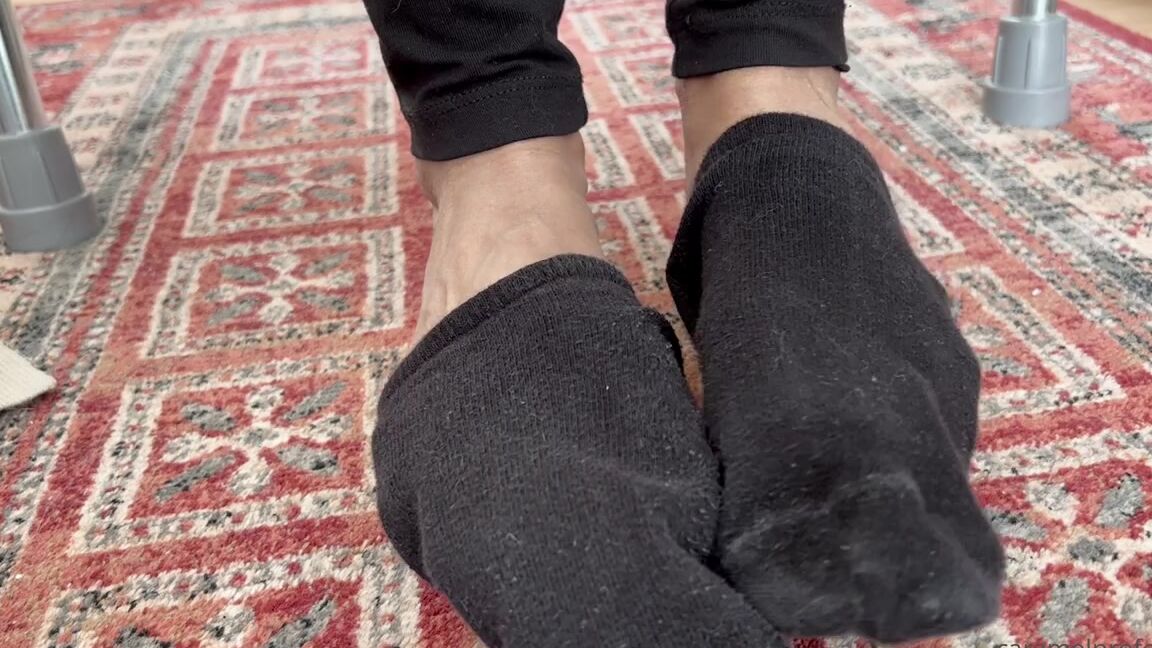 Puja Nicknamed Caramelprofessor Onlyfans Honey I M Home My Feet Are So Tired