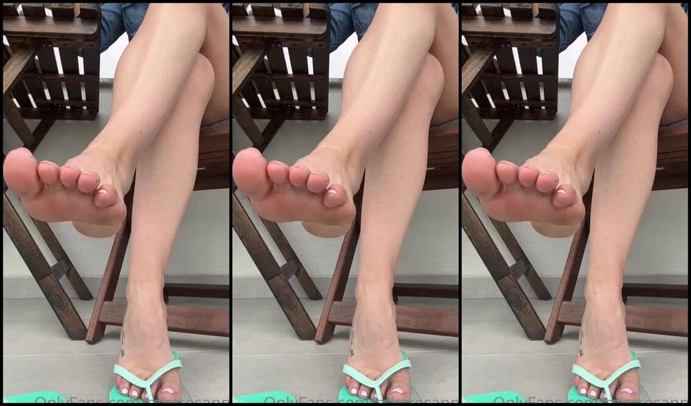 Mistresanna Onlyfans Under My Table