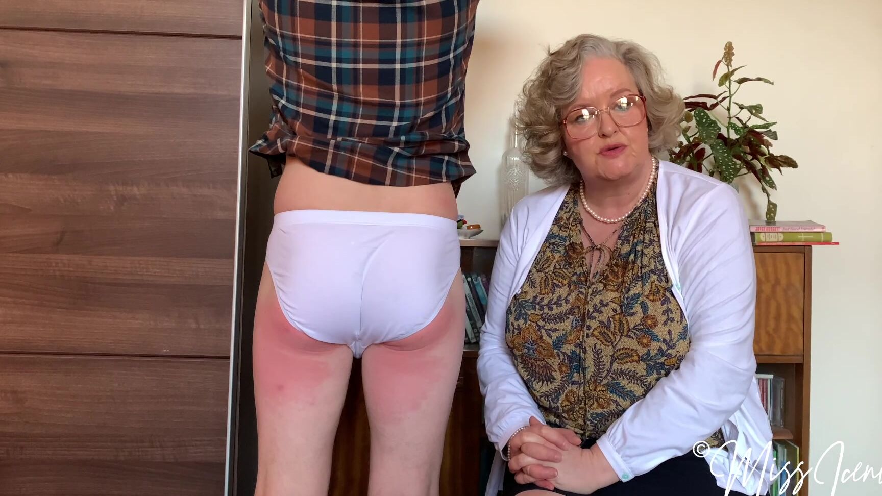 Miss Iceni, Spanking F M, Full HD, At Home with Miss Iceni AHWMI Otk Hand Spanking Instructional Video With Carol Neumark Clips4Sale