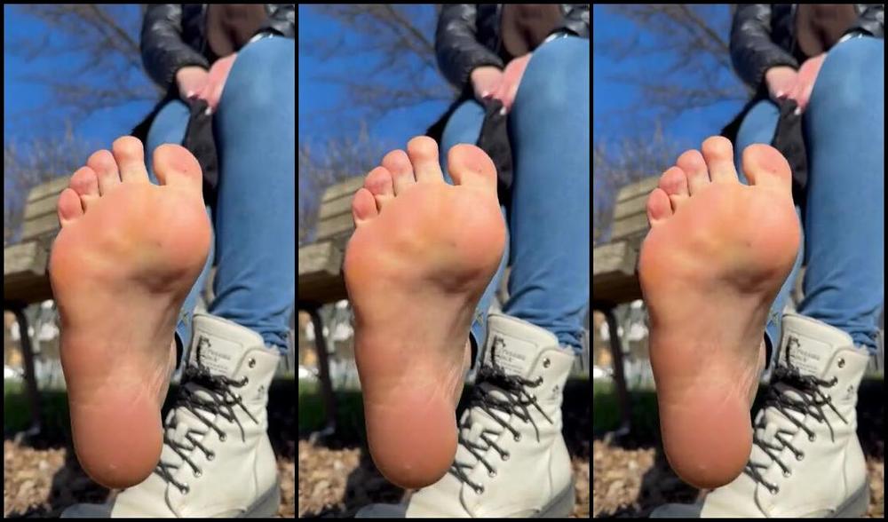 Mrs Larry Onlyfans Ich Geniee Die Sonnenstrahlen Und Du Gleichzeitig Diesen Anblick I Enjoy The Suns Rays And 1