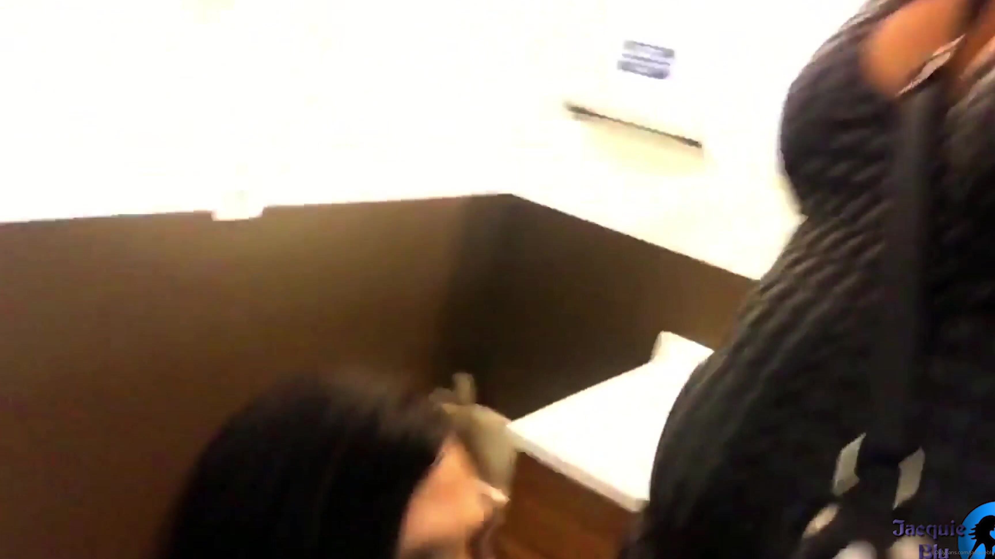 Jacquieblu In The Ladies Room K Jacquie Blu Bumps Into Robbi Ra