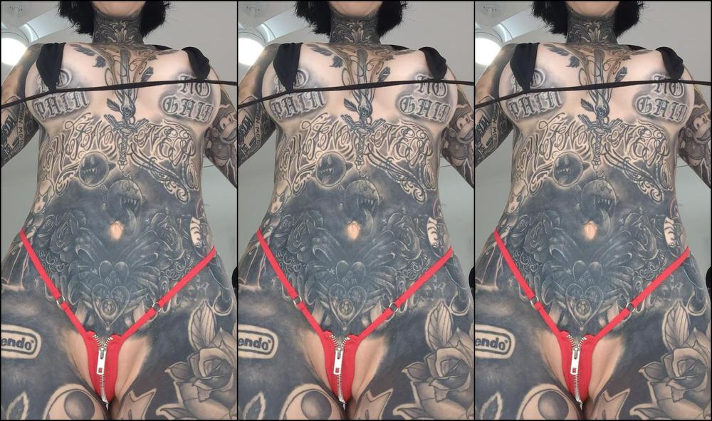 Melodyradford Twerking And Stripping Out Of Tiny Zipper Panties