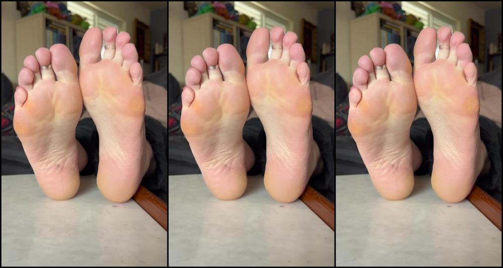 Faewilde 3218807214 02 27 2024 Came Home For Lunch And J Was So Horny He Was Craving My Sweaty Stinky Work