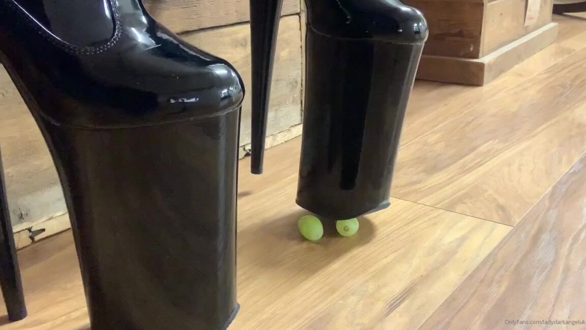 Ladydarkangeluk Onlyfans See These Grapes Watch Me Crush Them Your Balls Are Next