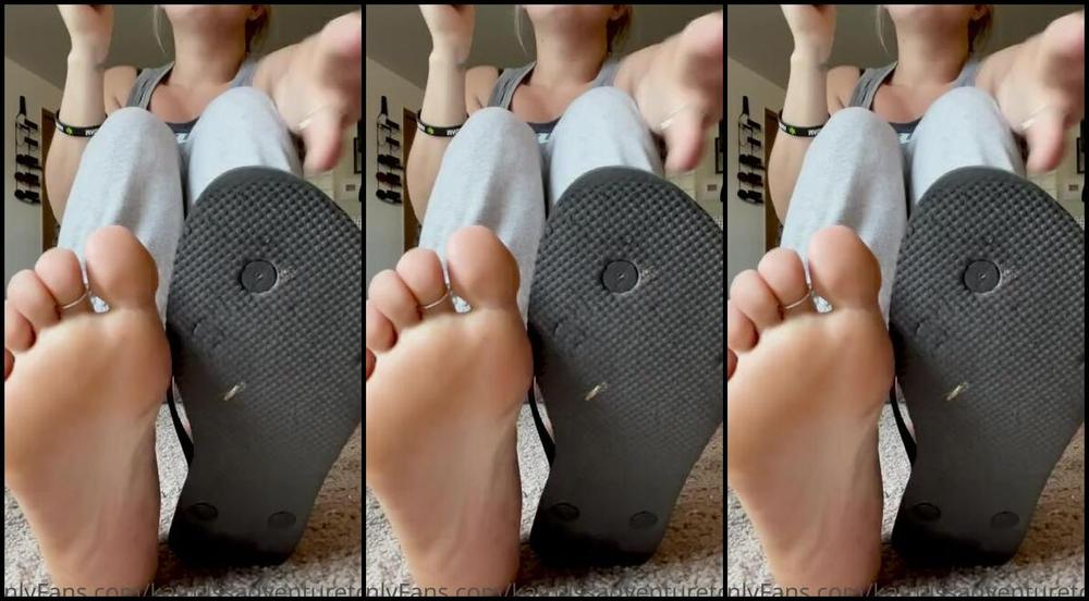 Adventuretoeskat Nicknamed Missadventuretoeskat Onlyfans Enjoy My Sweaty Flip Flop Sniffing