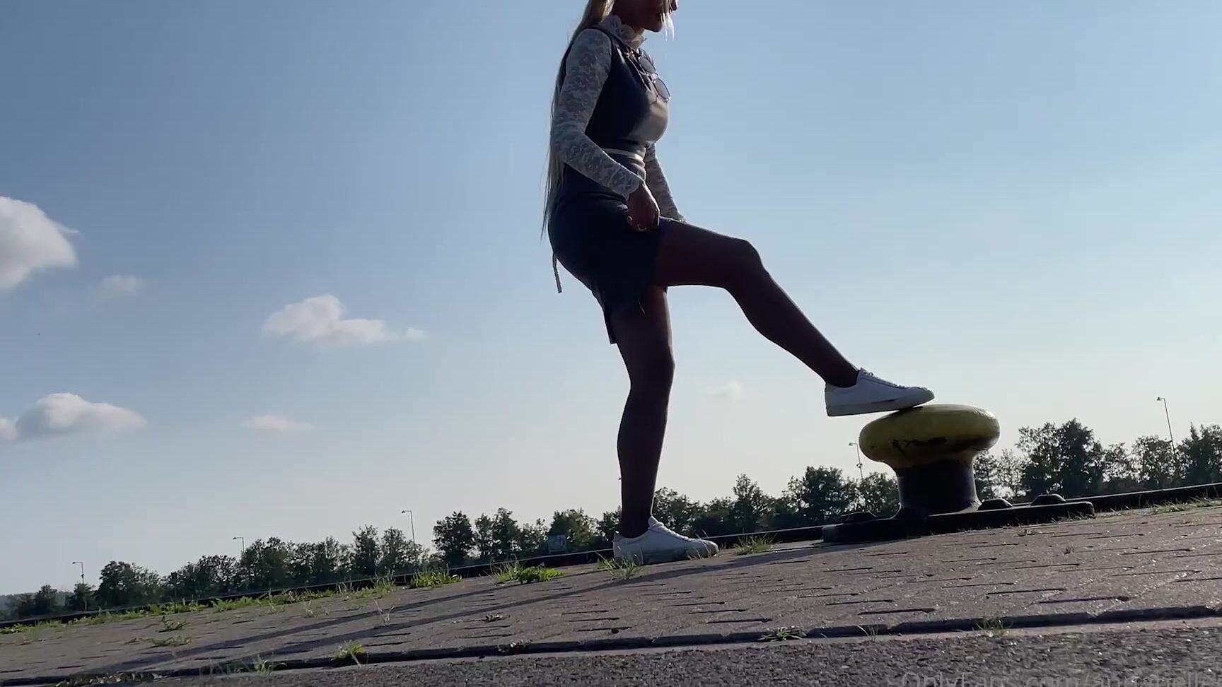 Annabellement Highheels Vs Sneakers Which Shoes Fit Best To My Grey Dress And Charcoal Pantyhose V