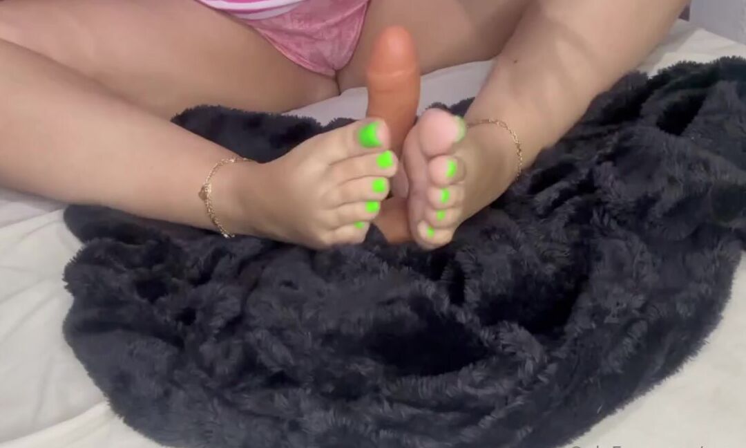 Carolina Aka Caropies Onlyfans Un Footjob Para Ti Llname Las Plantas De Leche Footjob Cum On My Feet