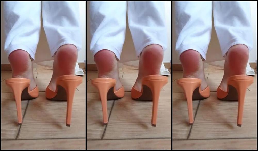 Goddesselisaa Onlyfans Three Different Clogs Q