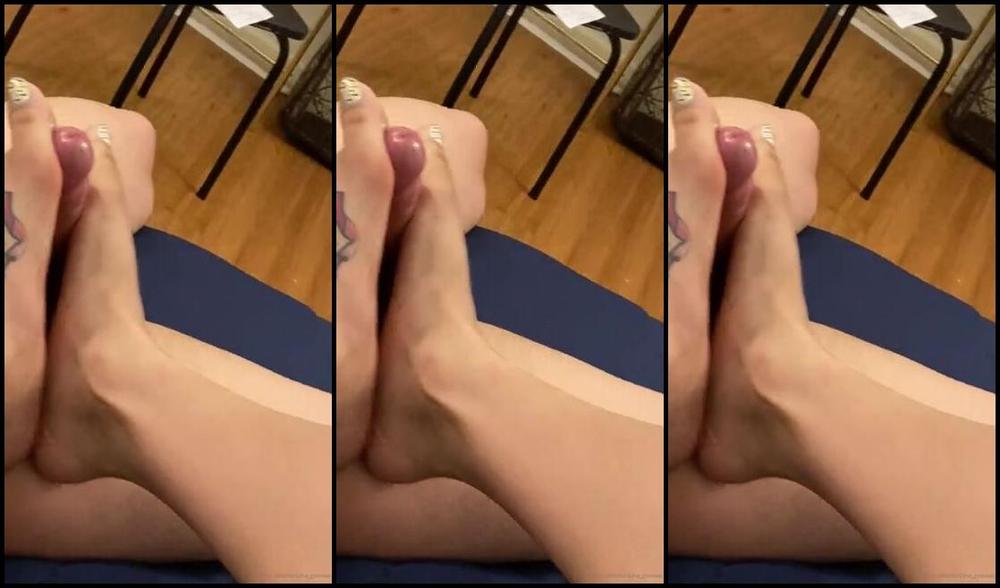 Blatina Goddess Onlyfans 03 22 2020 His Very First Footjob