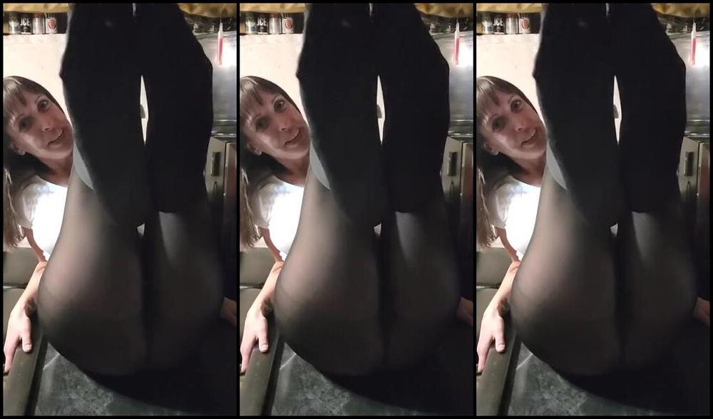 Crystal Paris Nicknamed One Lonely Foot 10 31 2024 Onlyfans Video Happy Halloween