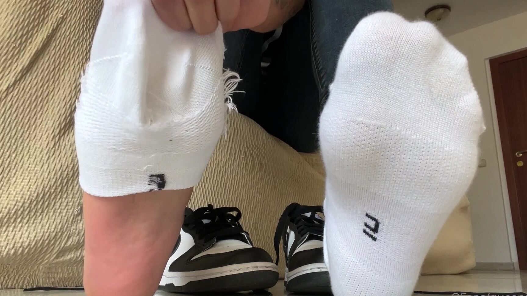 Fetishemmabff 2787380892 02 28 2023 Enjoy A Closeup View To My Feet Rocking This Green Pedi