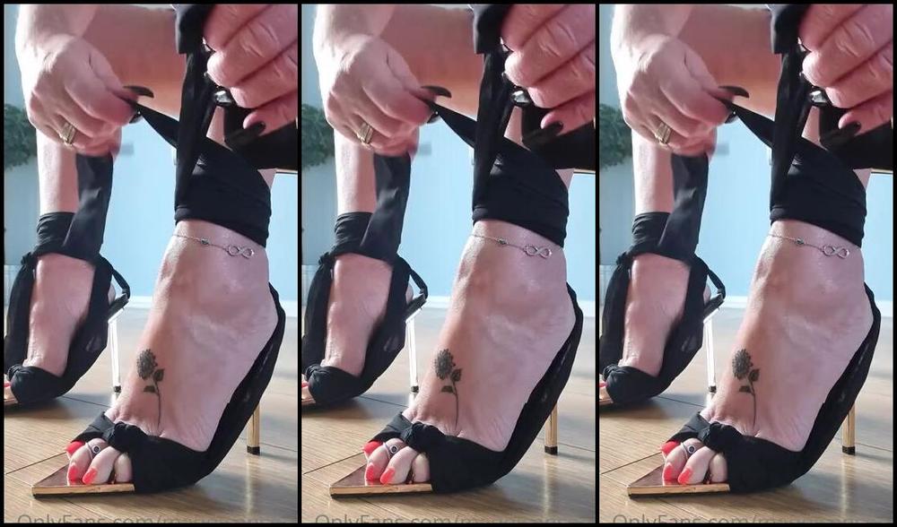 Maddison Spoilt Nicknamed Maddisonspoilt Onlyfans I Cant Decide Tied Round The Ankle Or Up The Leg