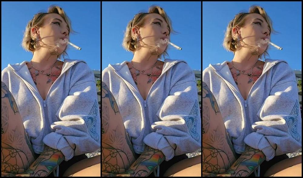 Queen Kinkerbell Nicknamed Kinkerbell23 Onlyfans A Lovely Smoke By The Sea Watching The Waves Crash Against Each Other As I Light