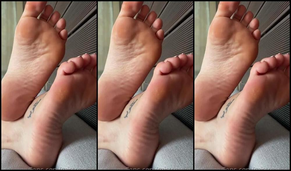 Mistresanna Onlyfans Stare At My Feet And Stroke Your Small Dick Slave