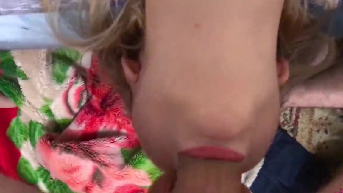 Stacy Starando Сводный брат обучает свою сводную сестру глубокой глотке. xH xhamster