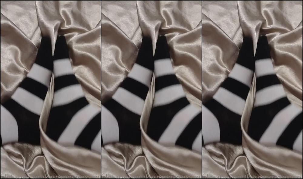 Kasysnowpremium Found My Feet Rubbing Together With Silk Sheets In Between Them Thank You For Being A Kin