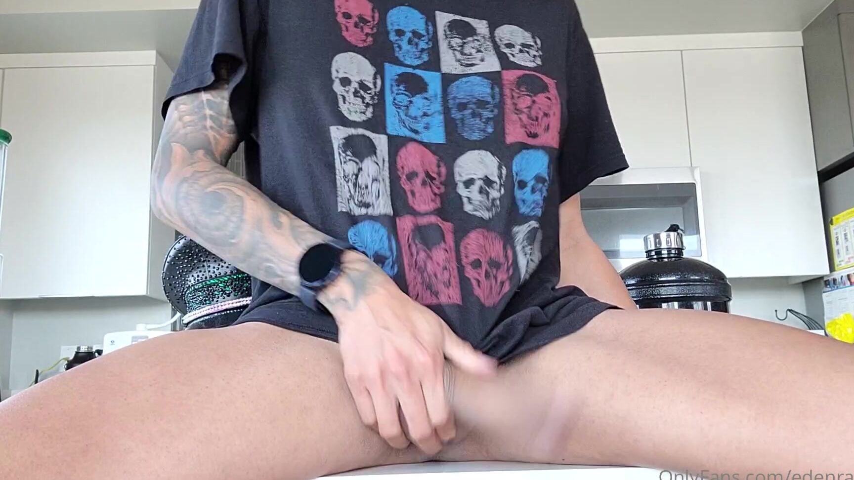 Edenraynes I Need A Foot Queen To Suck My Toes While I Stroke Myself