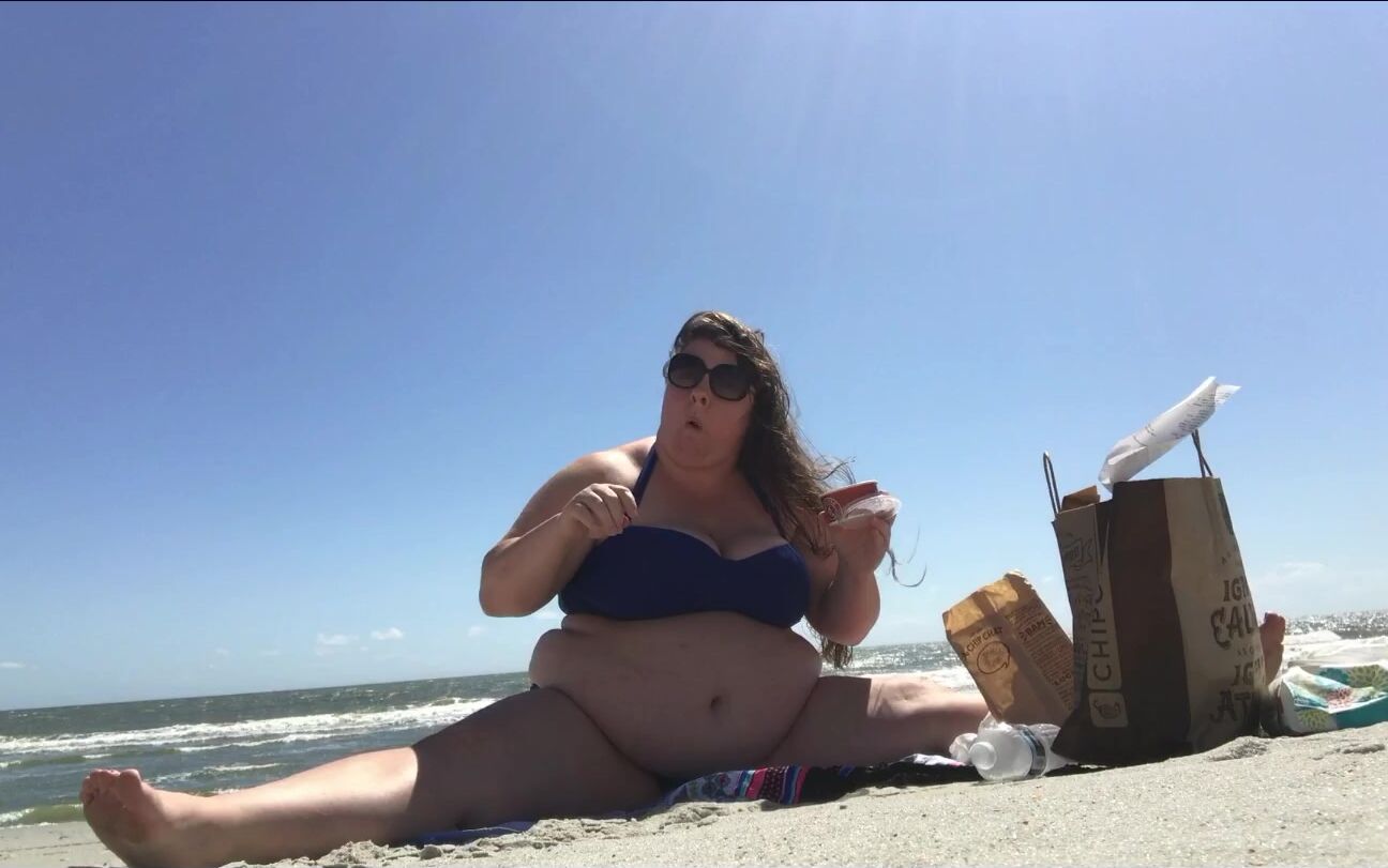 Jessisamessvids Lets Go To The Beach And Eat