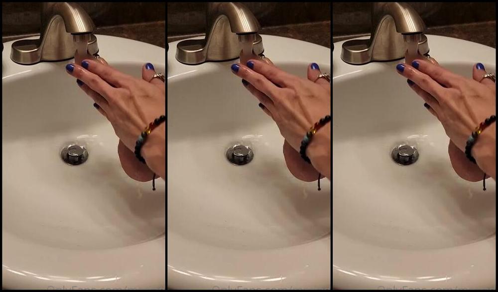 Mssjada Nicknamed Mssjada Onlyfans Washing My Feet In The Sink 2Qf