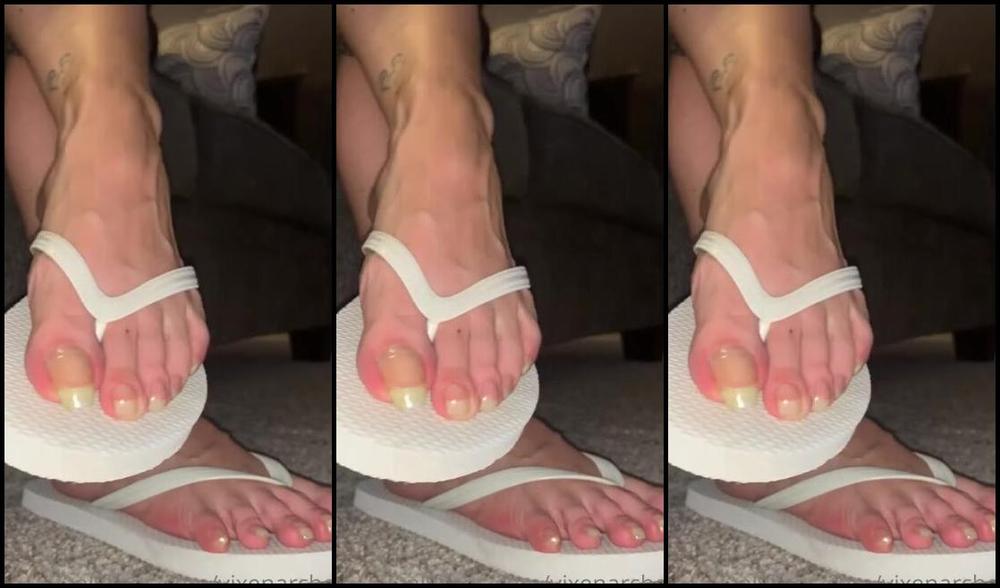 Vixenarches Onlyfans Long Bare Toenails Dangling With Flip Flops Closeups