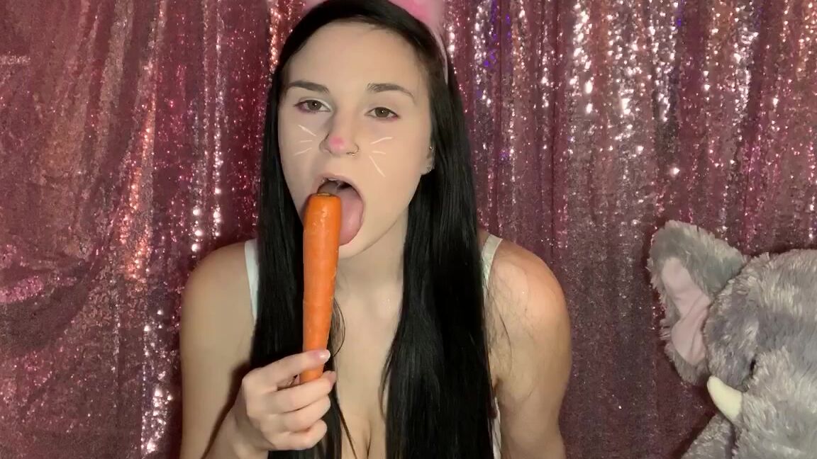 Krystallayke Slutty Bunny Sucks Her Easter Carrot