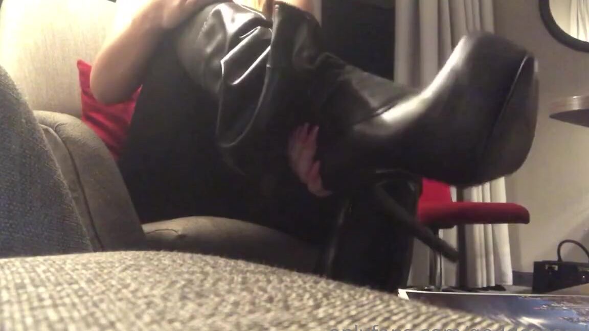 Goddess Amber Aka Goddessamber 04 19 2019 Onlyfans Video Nice Warm Sweaty Footsoles Coming Out Of My Leather Boots Dn