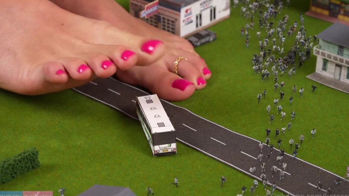 Goddess Kate Aka Katescutiies 10 08 2024 Onlyfans Video Having Some Fun With A Tiny City Part 1 I